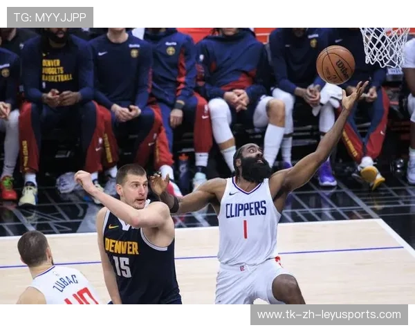 快船队迎来“关键战役”,士气激昂,冲刺季后赛新高峰 快船队迎来“关键战役”,士气激昂,冲刺季后赛新高峰