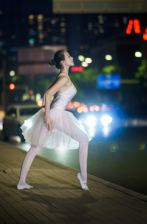 格鲁吉亚女篮在欧洲锦标赛中高歌猛进,期待泰山崩于前夜崭露头角